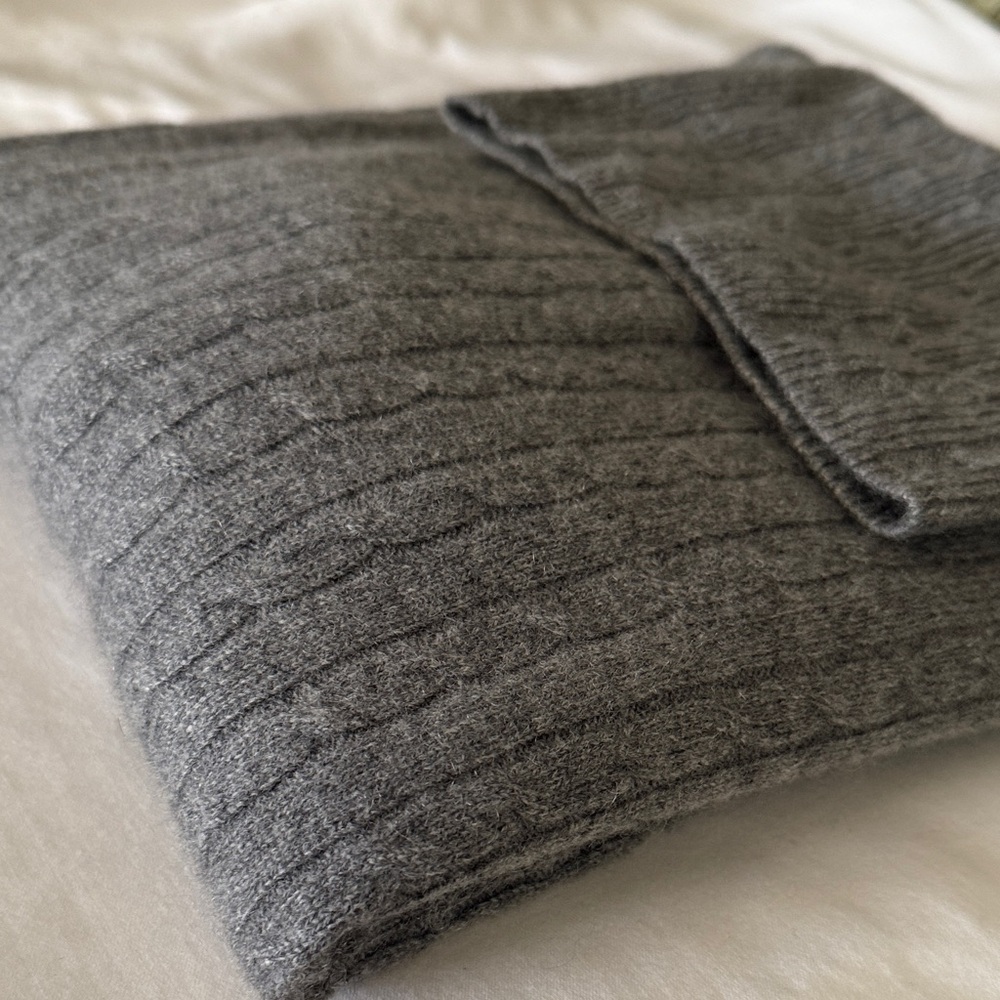 Cashmere Vintage Women's Charcoal Cable Knit Turtleneck Sweater